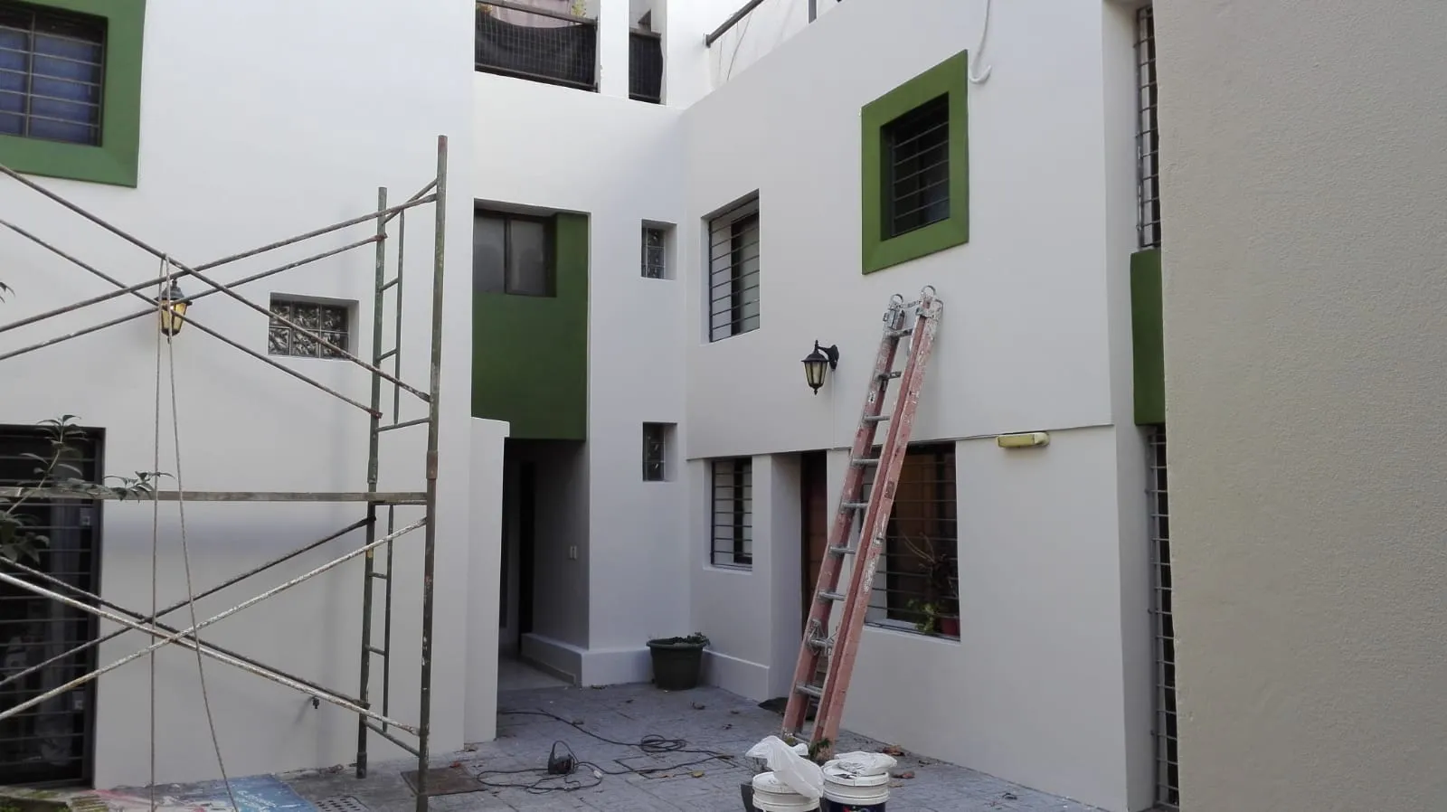 Trabajo de pintura exterior realizado por MG Construcciones
