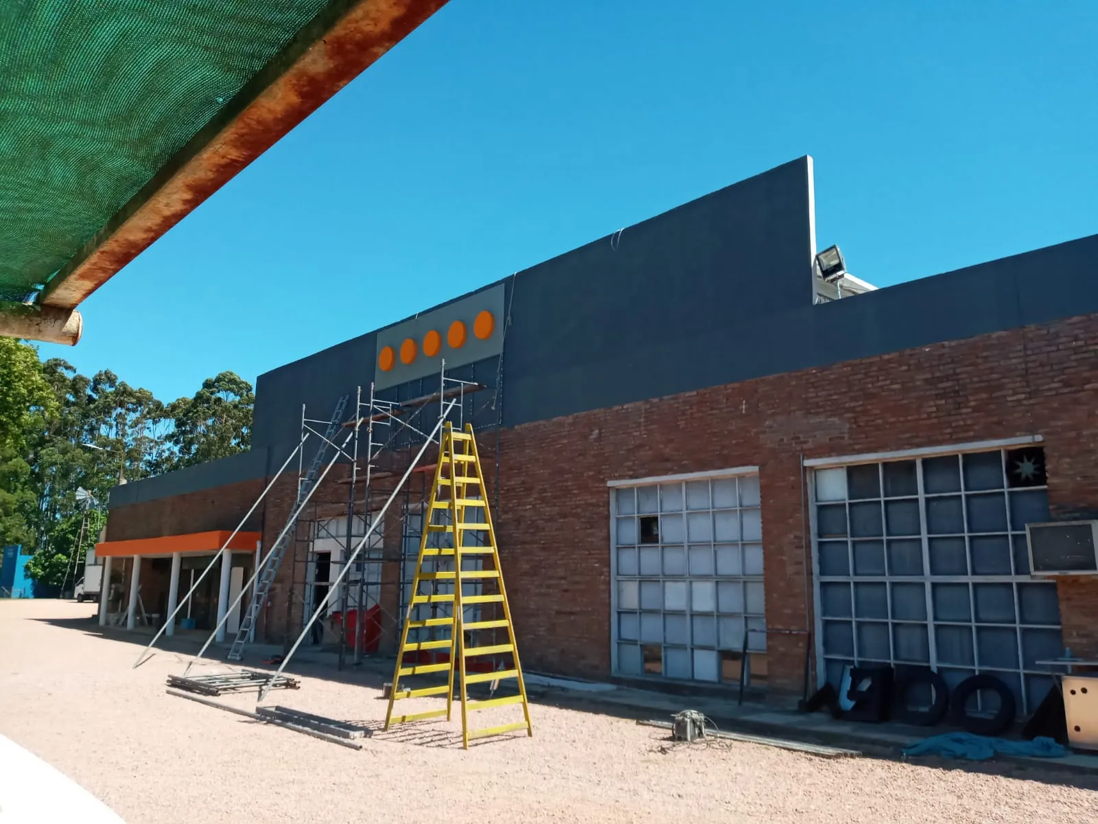 Trabajo de pintura realizado por MG Construcciones (foto 2)